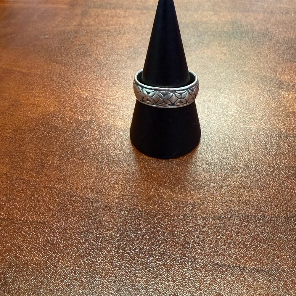 Vintage Sterling Silver Floral Design Ring Size 7